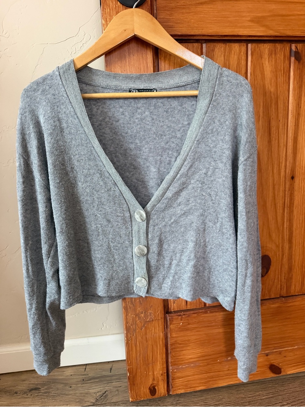 Zara Gray Cropped V-Neck Cardigan Sweater Pearl Buttons Size Medium M